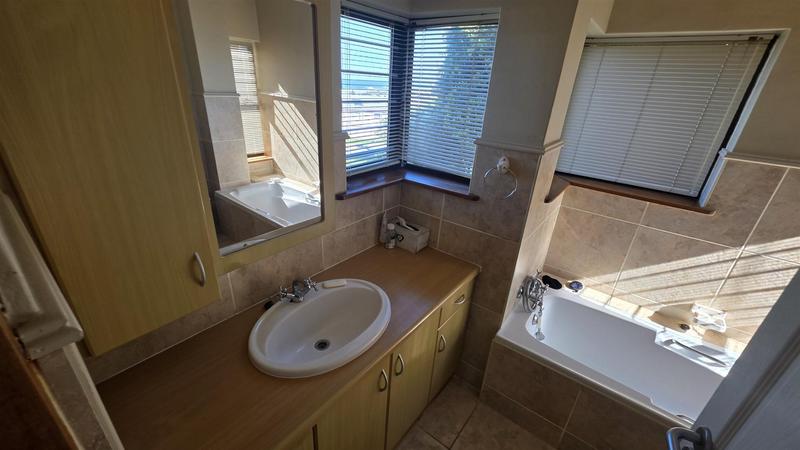 3 Bedroom Property for Sale in Glentana Western Cape